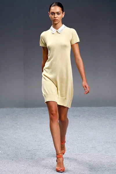 Look 15
